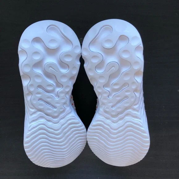 Nike Phantom React Flyknits. Brand new! Women’s Sz 6.5 - Picture 7 of 10